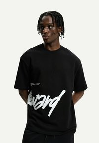 Bershka - T-shirt con stampa - black Immagine in miniatura 1