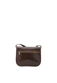 Borsa a tracolla in pelle marrone con una superficie liscia e forma curvilinea. Presenta una tasca anteriore con cerniera e una sola tracolla regolabile.