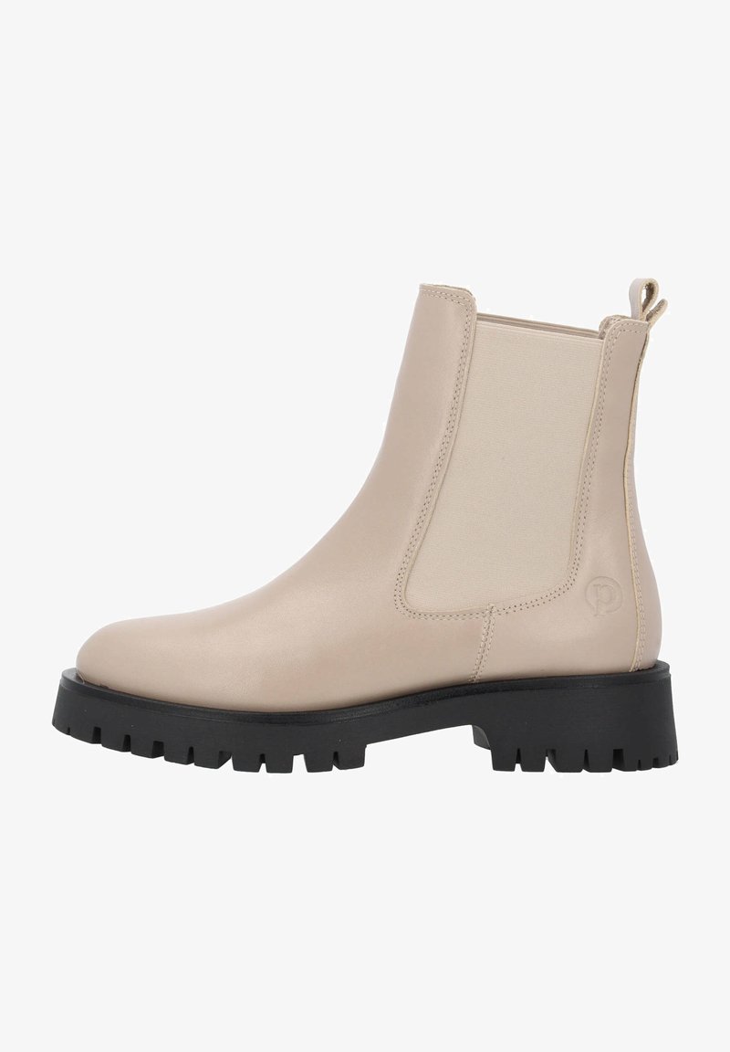 Beżowe skórzane botki za kostkę z elastycznymi bocznymi panelami, okrągłym noskiem oraz teksturowaną czarną gumową podeszwą z głębokim bieżnikiem zapewniającym dobrą przyczepność.