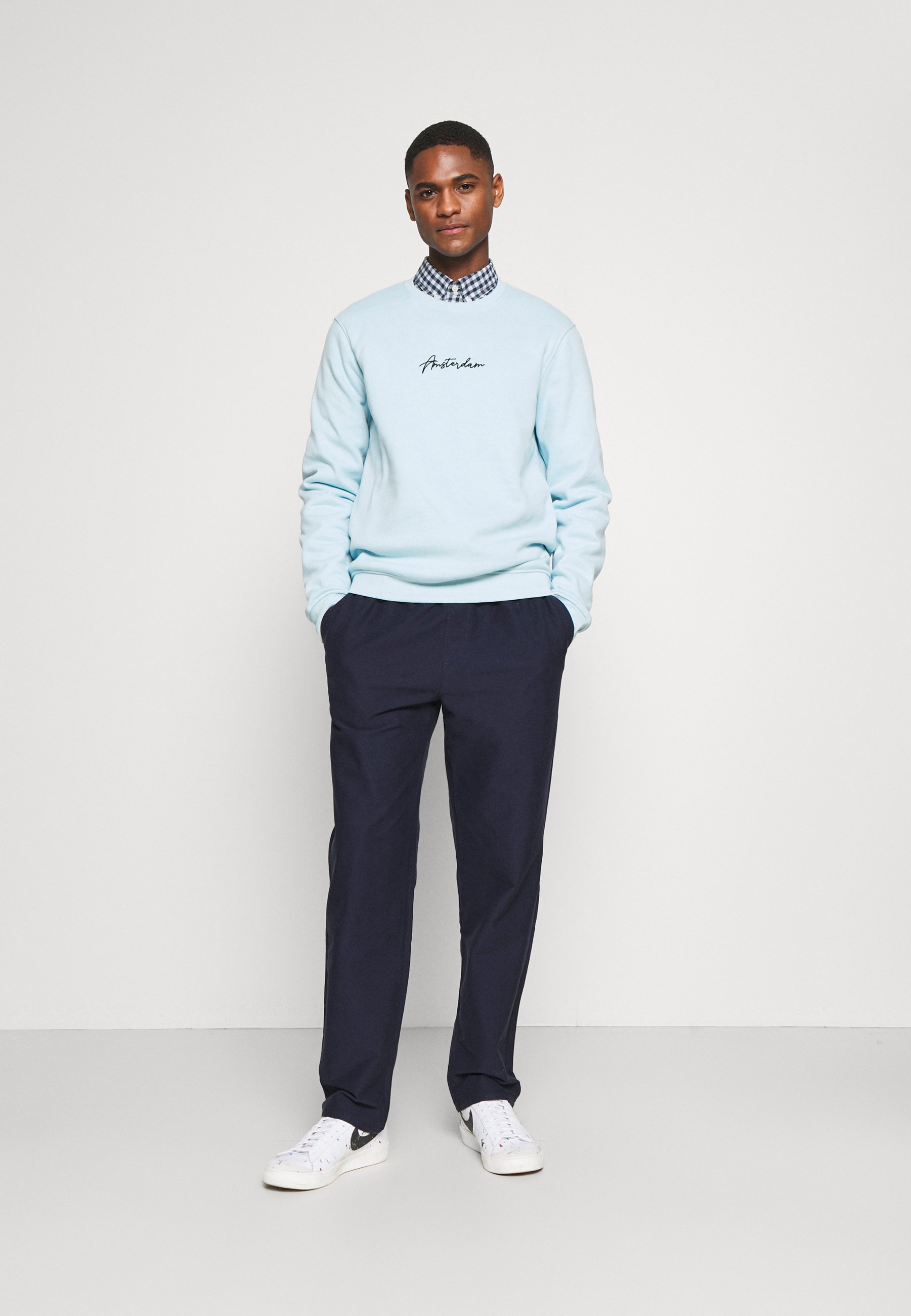 light blue nike sweat shirt