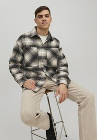 Jack & Jones JORBANE JACKET - Let jakke / Sommerjakker - chinchilla