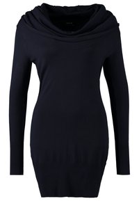 Robe en maille bleu marine foncé à manches longues avec un large col bateau et des poignets et un ourlet côtelés, silhouette ajustée.