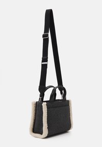 DKNY HADLEE TOTE - Bolso de mano - gray combo