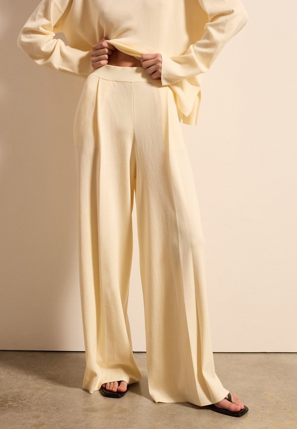 WIDE-LEG - Stoffhose - cream