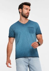 Ombre V-NECK WITH POCKET  - Jednoduché tričko - navy blue