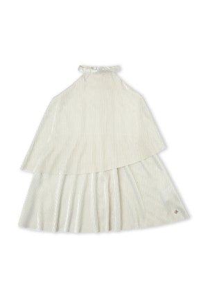 Top halter sin mangas blanco plisado con cuello alto y bajo asimétrico en capas, exhibido sobre un fondo blanco.