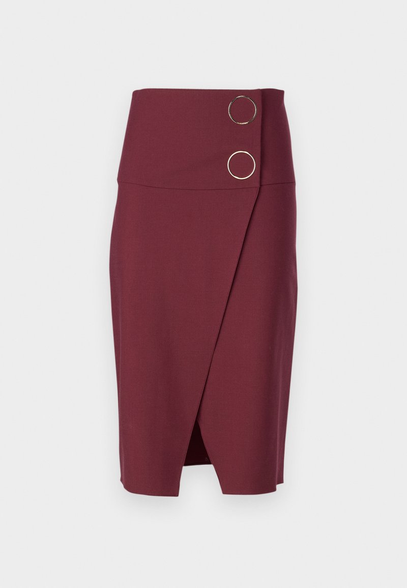 Burgundowa spódnica ołówkowa z wysokim stanem, z rozciąganym wzorem i dwoma okrągłymi metalowymi guzikami z przodu. Gładka tekstura.