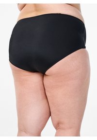 Crne visokotchnittne bikini gaćice, glatka tkanina, jednostavan dizajn, puna pokrivenost, bez dodatnih akcenta ili uzoraka.