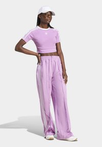 adidas Originals FIREBIRD LOOSE TRACK - Trainingsbroek - preloved purple