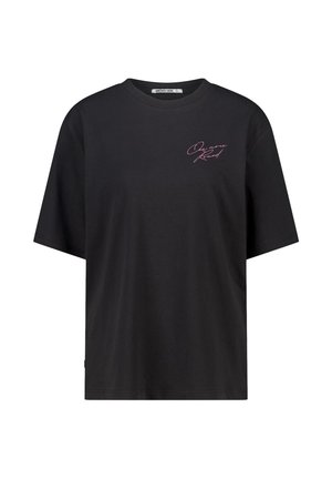 Schwarzes Baumwoll-T-Shirt mit lockerer Passform, kurzen Ärmeln und einem pinkfarbenen Schriftzug-Logo auf der linken Brust. Glatte Textur, standardmäßiger Rundhalsausschnitt.
