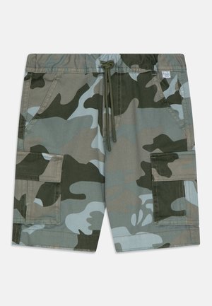 Camouflage cargo shorts med frontlommer, sidelommer med klap, elastisk taljebånd og justerbar snor, vist på hvid baggrund.