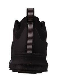 Schwarzer Sportschuh mit strukturiertem Mesh-Obermaterial, ausgeprägtem Fersenpulltab mit weißen Streifen und Gummisohle mit Rillen für bessere Bodenhaftung.