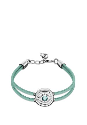 Pulsera de cuero verde menta con un charm plateado en forma de ojo, que presenta una piedra turquesa central y un cierre de cadena ajustable.