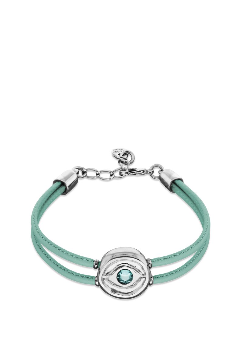 Pulsera de cuero verde menta con un charm plateado en forma de ojo, que presenta una piedra turquesa central y un cierre de cadena ajustable.