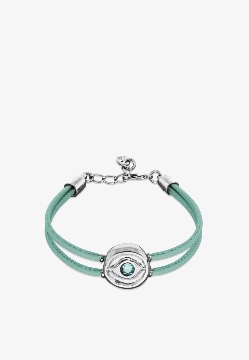 Pulsera de cuero verde menta con un charm plateado en forma de ojo, que presenta una piedra turquesa central y un cierre de cadena ajustable.