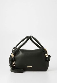Černá kožená kabelka s hladkou texturou, detaily uzlu na rukojeti, zlatými kovovými doplňky a odnímatelným ramenním popruhem. Kompaktní design.