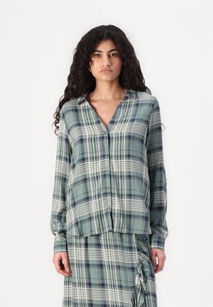 VMCAMILLO FOLD UP SHIRT - Skjortebluse - laurel wreath green