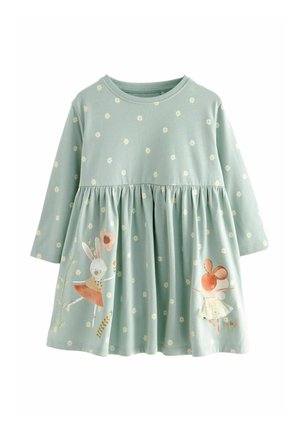 Długa sukienka z długim rękawem w kolorze mięty z marszczonym w talii krojem i kwiatowym wzorem. Na spódnicy znajdują się ilustracje postaci zająca i myszy.