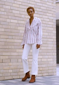 See by Chloé LYNA - Botins - cognac