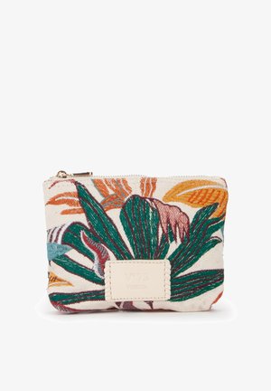 Piccola pochette in tessuto con foglie tropicali ricamate colorate e un'etichetta rettangolare beige cucita con la scritta "V° 73 Venezia."
