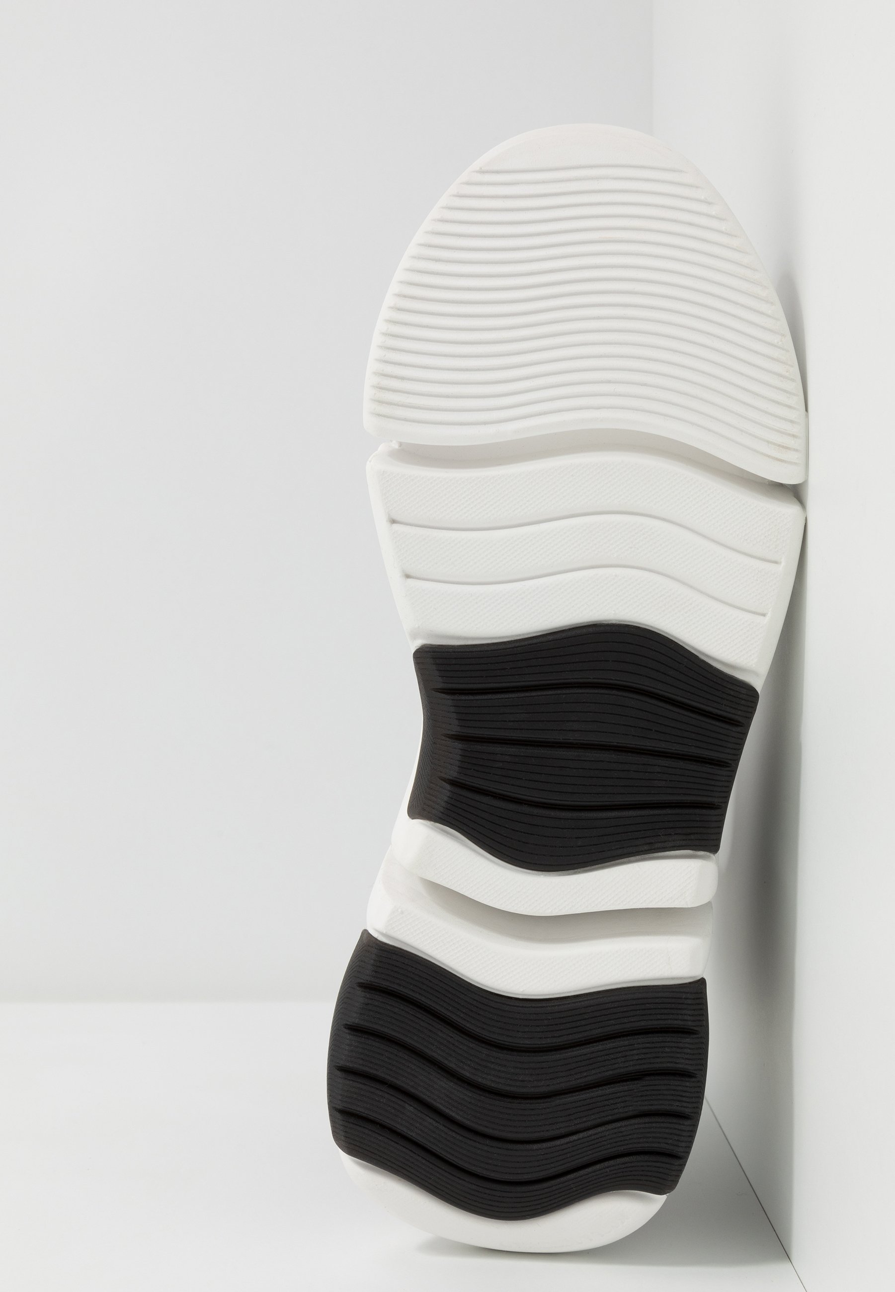 KARL LAGERFELD VENTURE Høye joggesko blackwhitesvart KARL LAGERFELD VENTURE Høye joggesko blackwhitesvart
