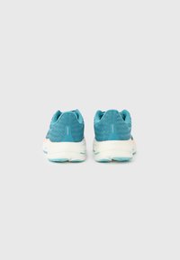 Μπλε αθλητικά παπούτσια με υφασμένο άνω μέρος από δίχτυ, λευκή μεσαία σόλα και ανοιχτό μπλε εξωτερική σόλα. Διαθέτουν ροζ λεπτομέρειες και στρογγυλεμένο σχέδιο στη φτέρνα.