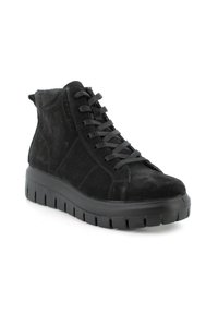 Sneaker high-top in suede nero con una superficie testurizzata, chiusura con lacci e una suola in gomma spessa e rigida. Include un risvolto sul retro.