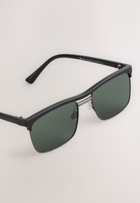 Non selezionato, black