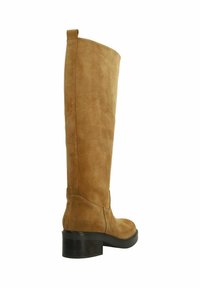 Kniehoge bruine suède laarzen met een vierkante neus, chunky hak en een strakke uitstraling. Voorzien van een aantreklipje voor gemakkelijk aan- en uittrekken.