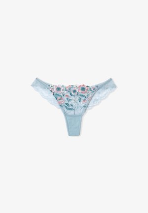 Spitze Tanga in sanftem Blau mit floralen Stickereien in Pink und Grün, mit gewellten Kanten und einem glatten Bund für zusätzlichen Komfort.
