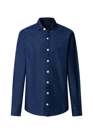 Granatowa koszula z guzikami, z klasycznym kołnierzykiem, długimi rękawami, wykonana z tkaniny przypominającej dżins, z białymi guzikami i małym logo na piersi.