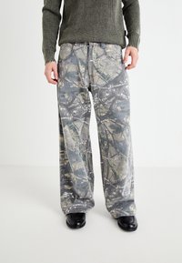 Jaded London - FOREST CAMO COLOSSUS UNISEX - Loose Jeans - khaki Thumbnail-Bild 1