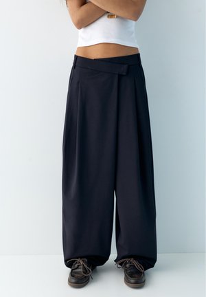PULL&BEAR CROSS-OVER WAIST  - Nadrágok - dark blue