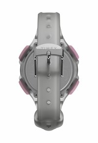 Timex digital klocka med en grå silikonrem och rosa accenter. Har en rund klockkapsel med synliga skruvar och ett spänne i rostfritt stål.