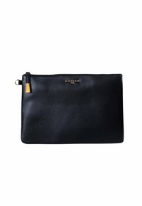Clutch in pelle nera con una texture liscia, hardware dorato e logo "GAELLE PARIS" impresso sul davanti. Chiusura con zip superiore.