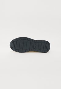 Thumbnail Image 5