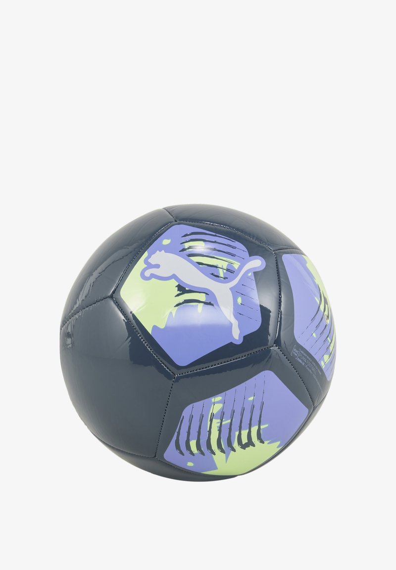 Balón de fútbol PUMA con un exterior azul oscuro, paneles hexagonales en relieve en púrpura claro y verde, que presenta un logo blanco.