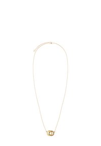 Złota metalowa naszyjnik z dwoma splecionymi okrągłymi wisiorkami o gładkim wykończeniu i małymi akcentami kamieni, zawieszony na delikatnym łańcuszku.