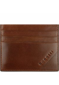 Brauner Leder-Kartenhalter mit mehreren Kartenfächern, geprägtem Markenlogo und strukturierten Akzenten an einer Ecke. Glatte Oberfläche mit Nähten.