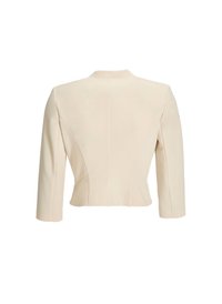Blazer court couleur crème avec manches longues, coutures ajustées et sans boutons visibles, présenté de dos sur fond blanc.