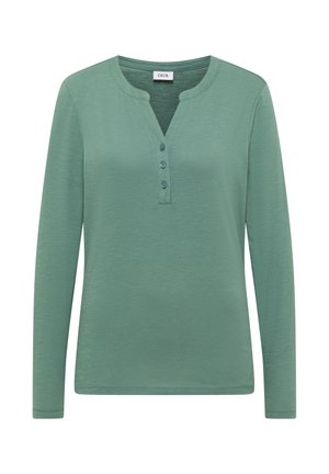 Halenka s dlouhým rukávem v stylu henley v tlumené zelené barvě. Má zaoblený výstřih, tříknoflíkovou légu a měkkou texturovanou tkaninu.