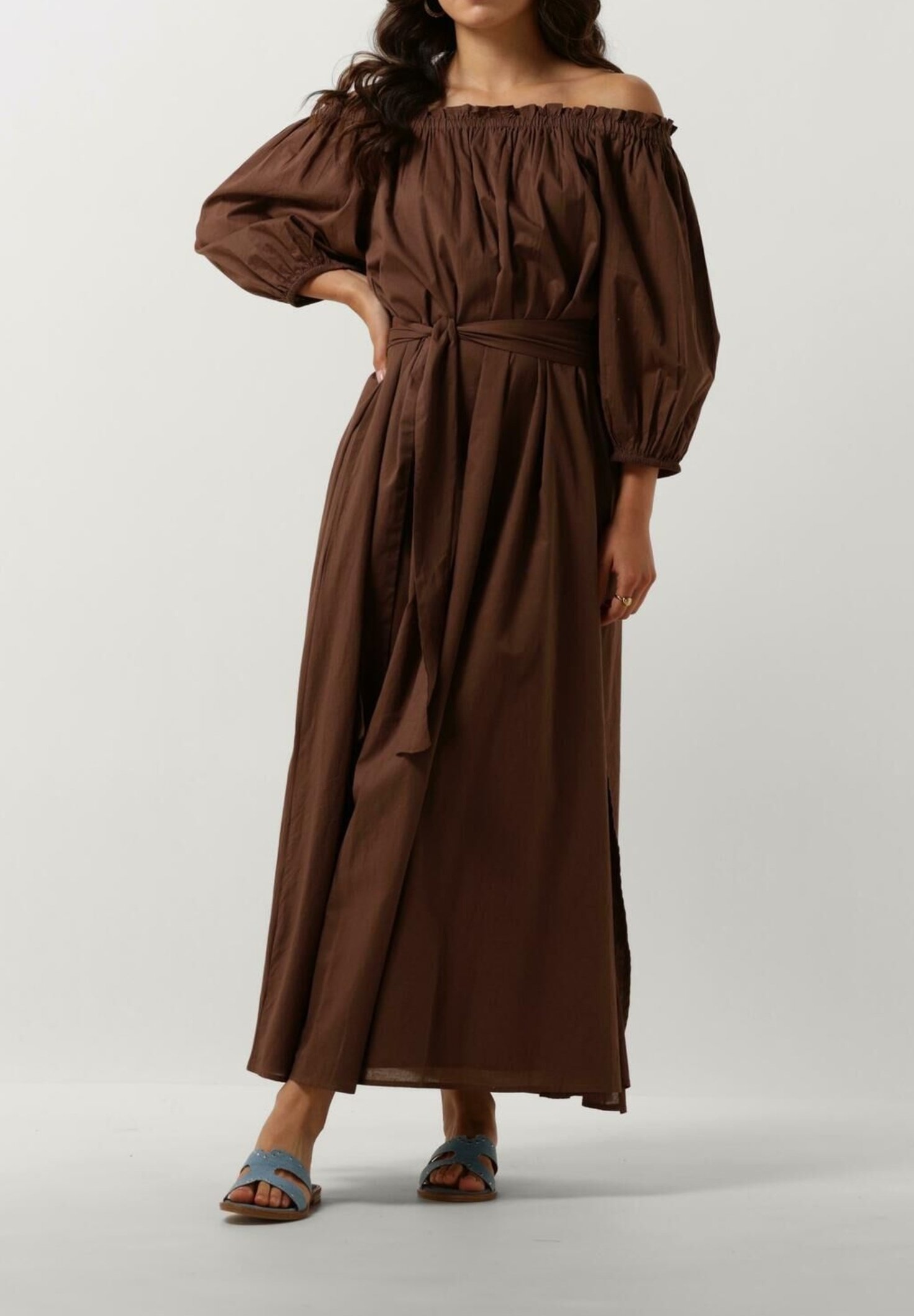Notre-V DANYA OFF SHOULDER Maxi-jurk bruin