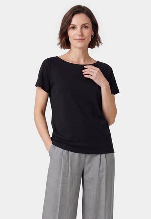 usha, Basic T-shirt - black