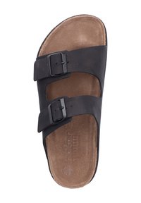 Czarna skórzana klapka na platformie z dwoma regulowanymi klamrami, miękką beżową wkładką i teksturowaną podeszwą. Płaski, otwarty nos dla łatwego zakupu.