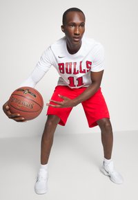 Nike Performance NBA DEMAR DEROZAN CHICAGO BULLS TEE - Klupska odjeća - white