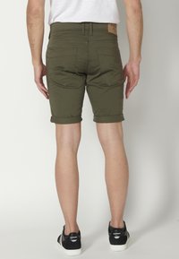 Koroshi STRETCH STRET - Džinsiniai šortai - verde   green