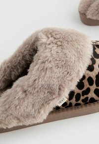 Next REGULAR FIT - Papuče - animal