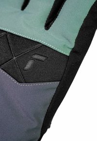 Handschuh mit einem zweiseitigen Design, einer strukturierten schwarzen Handfläche und einem Oberteil in Minzgrün. Auffällige Steppnähte und ein Logo sind sichtbar.