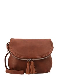 Borsa a tracolla in pelle marrone con patta curvata, zip argentata e due dettagli a frange. Presenta una tracolla regolabile e una superficie texturizzata.