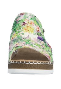 Offene Sandale mit Blumenmuster, offenem Zehenbereich, brauner gepolsterter Sohle, weißen Nähten und leichtem Plateauabsatz.